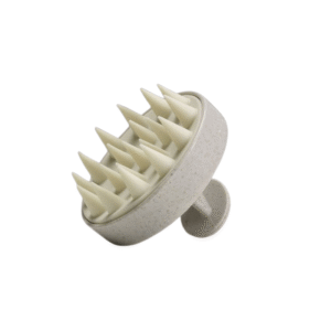 Le Brosse émulsionneur de shampoing-Sublimo est un masseur de cuir chevelu rond en silicone gris clair, doté d'une poignée et de poils souples et pointus pour le soin des cheveux et du cuir chevelu, isolé sur fond blanc.