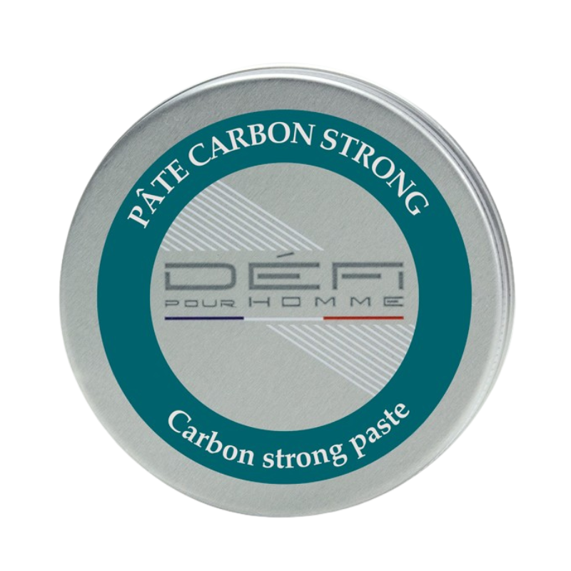 Une boîte ronde argentée de Pâte Carbon strong - Défi pour Homme - 75 ml présente des accents bleu sarcelle et gris avec « Carbon strong pasta » et « DEA POUR HOMME » sur l'étiquette, parfaite comme une pâte coiffante strong homme pour fixation parfaite.