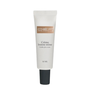 Crème bonne mine-Défi pour homme-30 ml se présente dans un tube blanc avec un bouchon noir et un texte marron et noir, offrant 30 ml de crème hydratante bonne mine conçue pour les hommes.