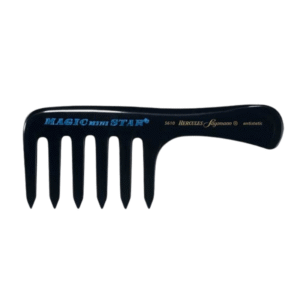 Le Peigne 5610 à manche et dents larges en Ebonite-Magic Star est un peigne démêlant antistatique noir avec six dents épaisses, "MAGIC mini STAR" et "HERCULES Sägemann antistatic" en bleu et or - parfait pour le peigne démêlage cheveux.