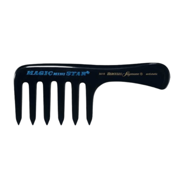 Le Peigne 5610 à manche et dents larges en Ebonite-Magic Star est un peigne démêlant antistatique noir avec six dents épaisses, "MAGIC mini STAR" et "HERCULES Sägemann antistatic" en bleu et or - parfait pour le peigne démêlage cheveux.