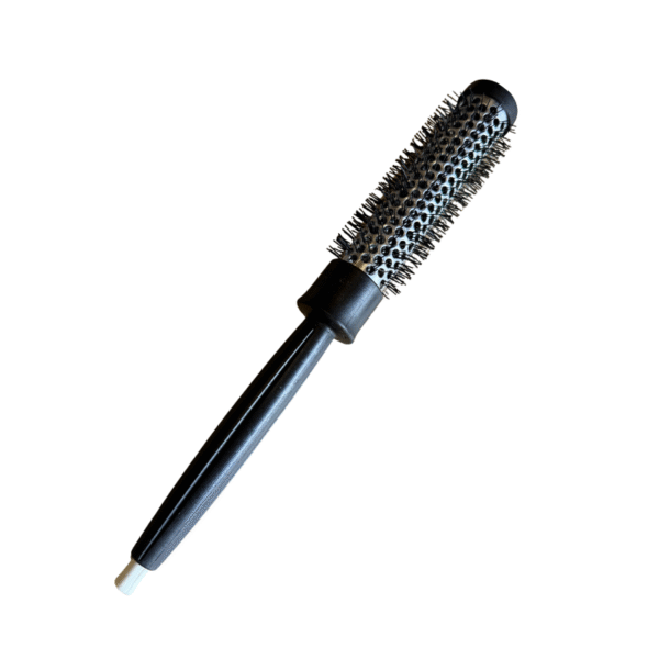 Brosse à cheveux ronde de couleur noire avec un cylindre recouvert de poils et un manche noir, comme la Brosse Ronde Termix - Diamètre 37, isolée sur un fond blanc.