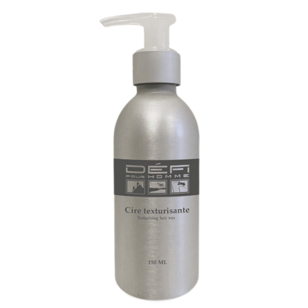 Un flacon pompe argenté étiqueté « Cire Texturisante-Défi Pour Homme-150 ml » – cire capillaire texturisante.