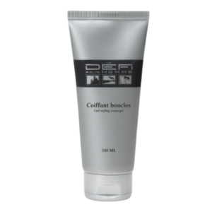 Un tube argenté de Coiffant Boucles - Défi pour Homme - 100 ml présente un étiquetage noir et blanc avec des détails sur le devant concernant sa tenue flexible pour coiffer les boucles des hommes.