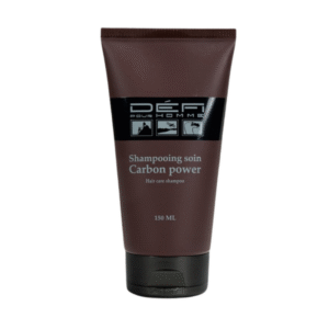 Un tube marron de 150 ml de Shampooing Soin Carbon Power-Défi Pour Homme, doté d'une étiquette noire et argentée, se dresse debout sur un fond blanc.