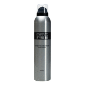 Une grande bombe argentée de 250 ml de Laque Fixation Forte - Défi pour Homme avec un embout pulvérisateur noir est présentée sur un fond blanc uni.
