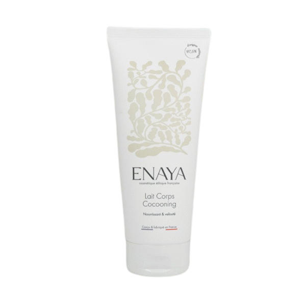 Un tube blanc de 200 ml de Lait corps cocooning-ENAYA au design végétal minimaliste, étiqueté comme nourrissant et velouté, comporte un texte en français et indique qu'il contient 97,3 % d'ingrédients naturels.