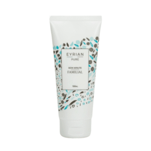 Un tube blanc étiqueté « Soin Minute Familial-Eyrian-Pur-100 ml » avec des motifs de feuilles et de pois bleus et noirs représente le Soin hydratant familial cheveux Eyrian, présenté sur un fond blanc uni.