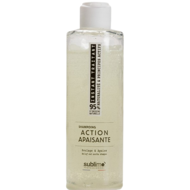 Un flacon transparent de 200 ml de Shampoing Action Apaisante - Traitement Instantané - avec un bouchon blanc. L'étiquette met en avant un soin apaisant pour les cuirs chevelus irrités et contient 95 % d'ingrédients d'origine naturelle.
