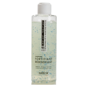 Le flacon transparent de 200 ml du Shampooing Fortifiant Redensifiant - Instant Traitant contient du gel avec des billes bleues, un bouchon à rabat blanc et une étiquette indiquant 95 % d'ingrédients d'origine naturelle, idéal pour les cheveux fins.
