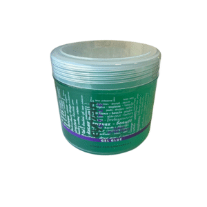 Un récipient vert rond contenant 500 ml de Gel glue extra fort-Eyrian-Style avec un couvercle transparent, des étiquettes blanches et violettes, et des mots relatifs à la beauté et à la coiffure sur un fond blanc.