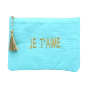 Trousse à maquillage (gaze de coton) bleu ciel "Je t'aime" avec broderie dorée sur le devant et pompon doré assorti.
