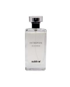 Un flacon en verre transparent étiqueté « INTRÉPIDE EAU DE PARFUM » avec un bouchon noir et « sublime » à la base présente Eau de Parfum - Intrépide - Sublimo 50 ML, un parfum féminin intense, sur un fond blanc uni.