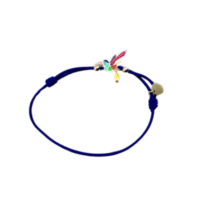 Le Bracelet acier inoxydable laqué argent colibri/Bleu est un bracelet à cordon bleu réglable doté d'une breloque colibri vibrante, ajoutant une touche moderne à tout look.