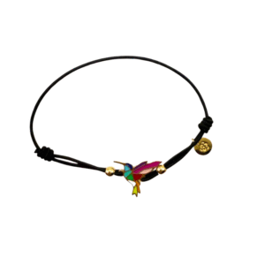 Bracelet acier inoxydable laqué argent colibri/Noir, avec une breloque colibri colorée et des perles d'accentuation dorées, sur fond blanc.