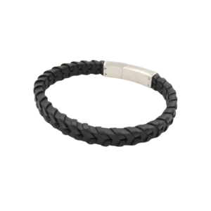 Le Bracelet homme cuir et acier /Noir se compose de cuir tressé noir et d'un fermoir argenté, sur fond blanc uni.