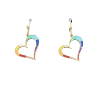 Paire de Boucles d'oreilles acier laqué cœur avec un motif en forme de cœur en or, présentant un vibrant motif mosaïque en rouge, orange, jaune, vert, bleu et violet.