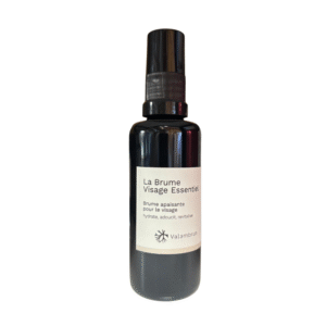 La Brume Visage Essentiel-50 ml de Saly Cosmétiques est un spray visage hydratant qui apaise, adoucit et revitalise votre peau.