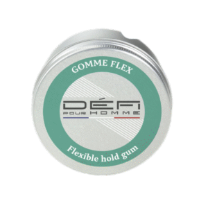 La Gomme coiffante Flex-ultra maniable-Défi pour Homme 75 ml se présente dans une boîte argentée à bordure verte, étiquetée « DÉFI POUR HOMME », offrant un coiffage flexible et ultra-maniable pour les hommes.