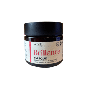 Masque Brillance – Cheveux Colorés 200 ml, idéal pour les cheveux colorés ou méchés, offre un résultat éclatant et une protection optimale. Couvercle noir et étiquette blanche avec texte rouge et noir.