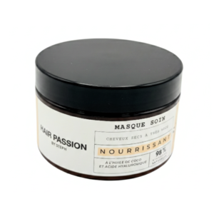 Un pot rond de 250ml de Masque soin nourrissant-Hair Passion by Steph pour cheveux secs à très secs, enrichi à l'huile de coco et à l'acide hyaluronique. Le contenant a un couvercle noir et une étiquette beige avec un texte noir et or.