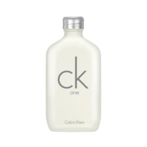 L'Eau de Toilette Calvin Klein - CK ONE - 100 ml se présente dans un flacon transparent et givré avec un bouchon argenté et un design minimaliste, avec "ck one" en lettres grises et "Calvin Klein" en bas.