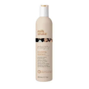 Une bouteille beige de 300 ml de Shampoing nourrissant Milk Shake Integrity avec un bouchon blanc et une étiquette affichant les détails du produit et une image de noix assorties.