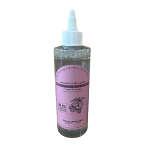 Une bouteille en plastique transparent avec un bouchon à bec pointu contient Vinaigre de rinçage - infusion brillance framboise bio de Sublimo (210ML). La bouteille comporte une étiquette rose avec un texte et une illustration de framboise.